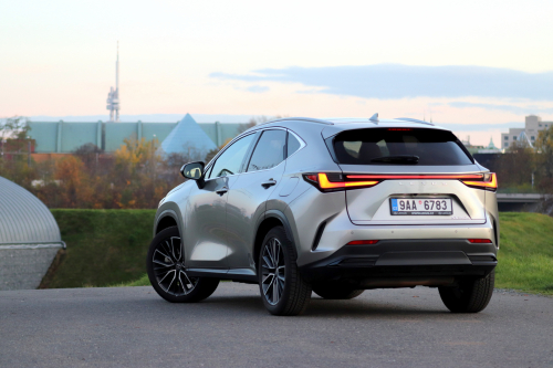 Novy-Lexus-NX-350h-1