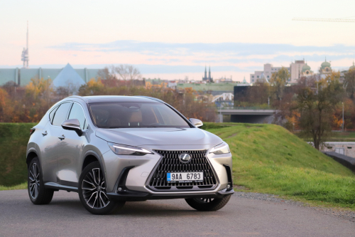 Novy-Lexus-NX-350h-10