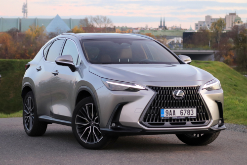 Novy-Lexus-NX-350h-11