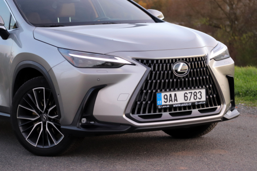 Novy-Lexus-NX-350h-12