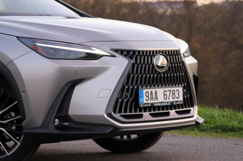 Novy-Lexus-NX-350h-17