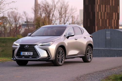 Novy-Lexus-NX-350h-24