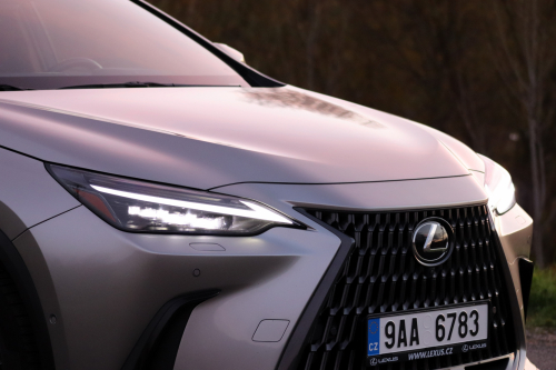 Novy-Lexus-NX-350h-25