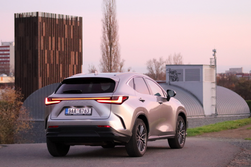 Novy-Lexus-NX-350h-29