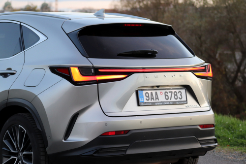 Novy-Lexus-NX-350h-3