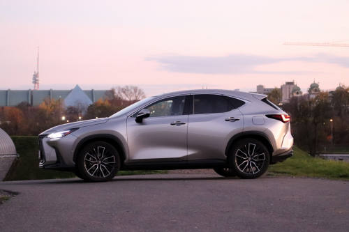 Novy-Lexus-NX-350h-34