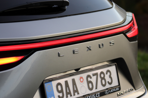 Novy-Lexus-NX-350h-4