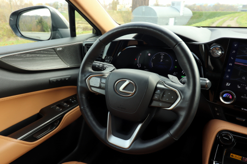 Novy-Lexus-NX-350h-48