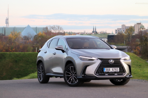 Novy-Lexus-NX-350h-9