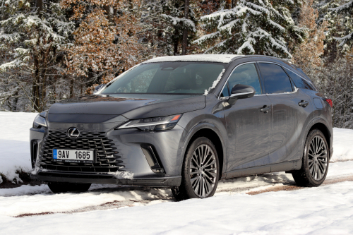 E-CVT převodovka je z mého pohledu pro většinu uvažujících zájemců přeci jen otazníkem. Projevem někdy trochu sráží celkový komfort.