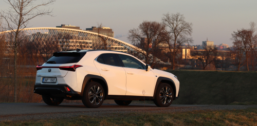 Lexus-UX-2023-1