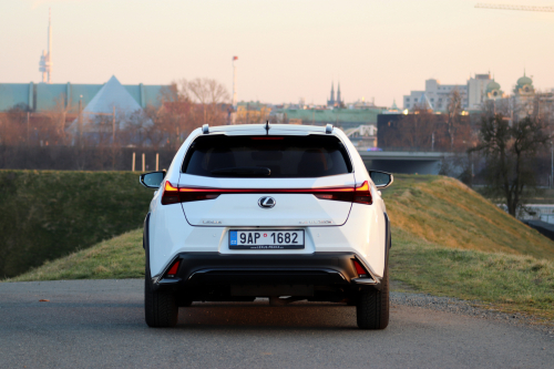 Lexus-UX-2023-2