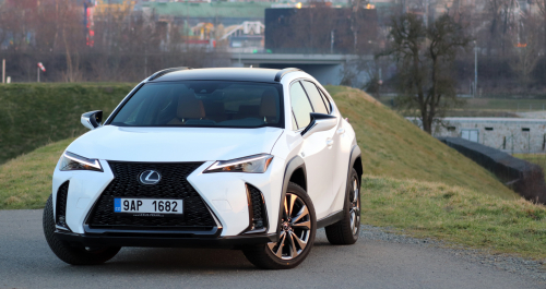 Lexus-UX-2023-25