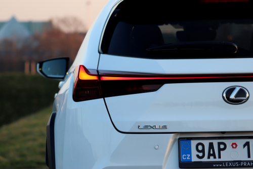 Lexus-UX-2023-3