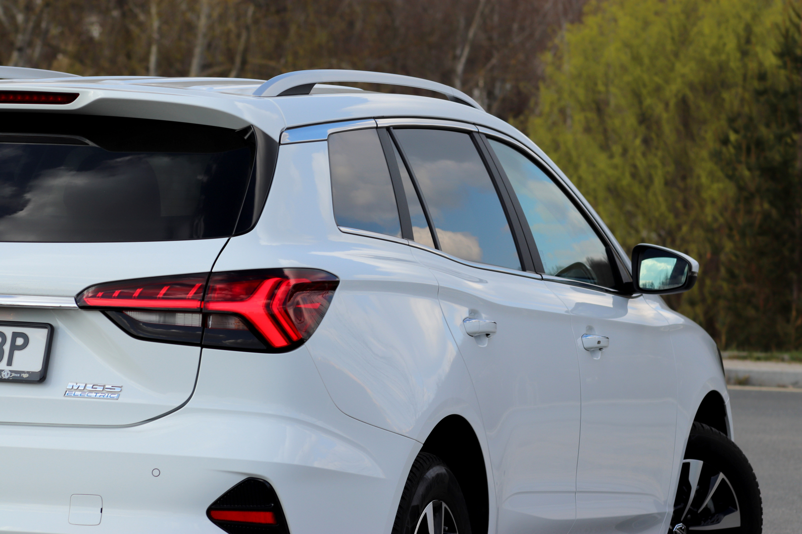 V nabídce jsou dva stupně výbavy, základní Emotion nabízí baterie pohonu LFP 50,3 kWh. Vyšší výbavový stupeň Excite disponuje baterií NMC 61,1 kWh.