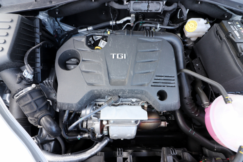 Pod kapotou novinky vždy najdeme benzínovou patnáctistovku TGI. Přeplňovaný zážehový motor nabízí výkon 162 koňských sil a je spjat s manuální šestistupňovou převodovkou či automatem.