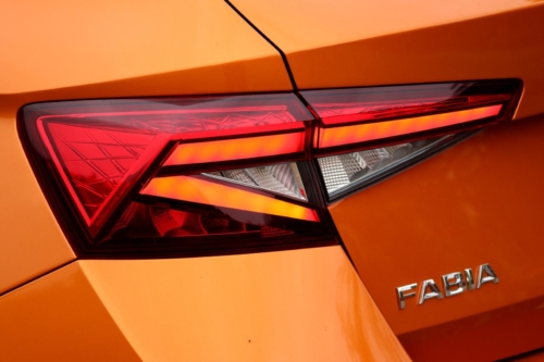 Skoda-Fabia-2022-25