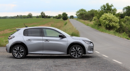 Peugeot 208 GT Line (67)