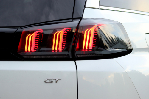 Výbavový stupeň GT přináší maximální výbavu, nutno počítat s cenou okolo jednoho milionu korun.