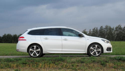 Peugeot 308 SW GT 2018 (8)