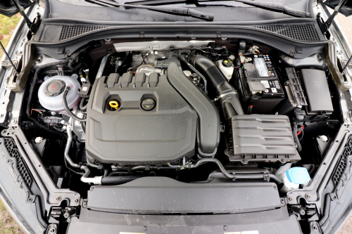 Pod kapotou benzínová patnáctistovka TSI s maximálním výkonem 110 kilowatt a sedmistupňovou automatickou převodovkou. Jako základ poslouží bez výhrad.