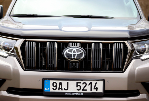 Toyota-Land-Cruiser-2023-10