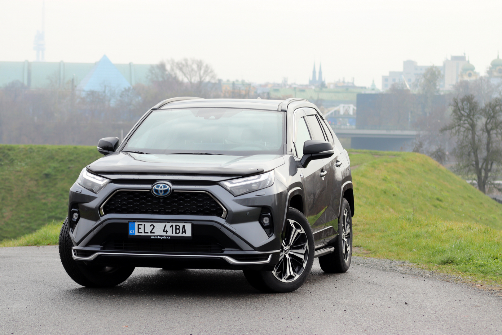 Toyota-RAV4-plug-in-hybrid-2022-14