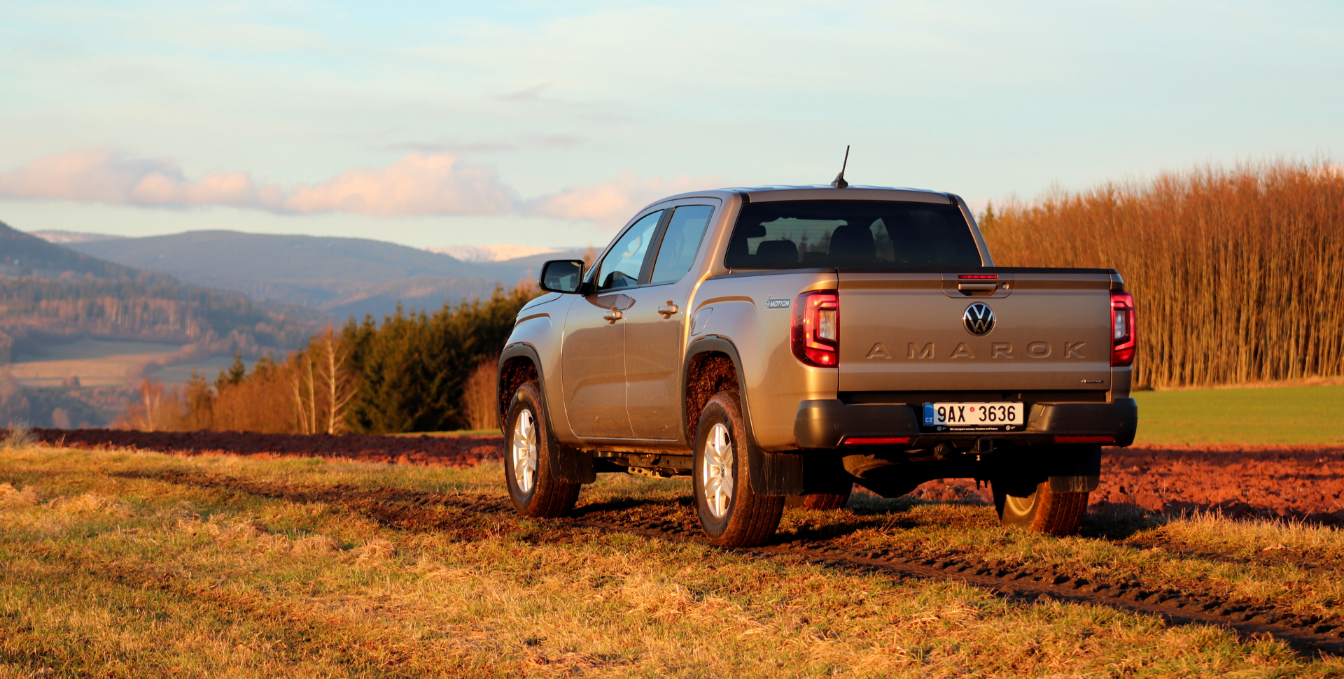 Amarok se na českých silnicích musí vypořádávat se silnou konkurencí v podobě Fordu Ranger a Hiluxu od Toyoty.