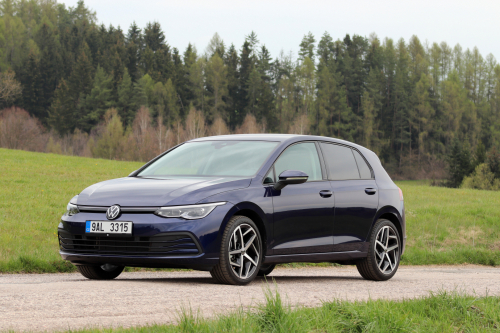 Volkswagen-Golf-Life-2023-13