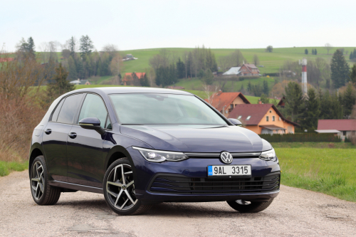 Volkswagen-Golf-Life-2023-8