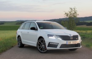 Škoda Octavia Combi RS 2.0 TSI (5)