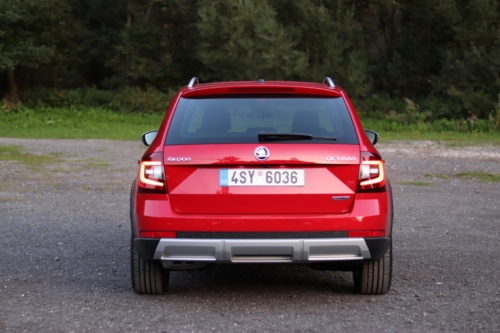 Škoda Octavia Scout 2019 (16)