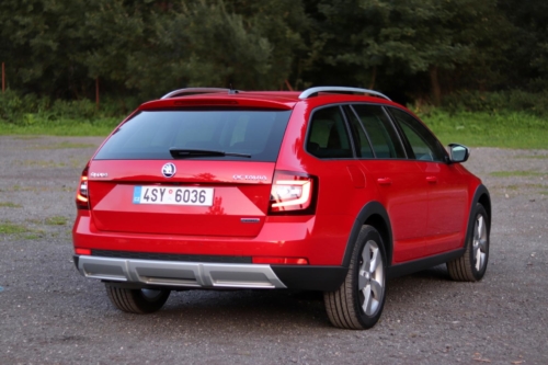 Škoda Octavia Scout 2019 (17)