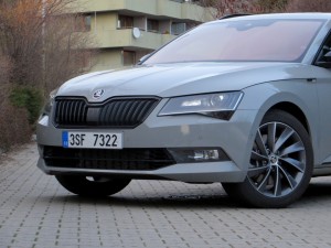 Škoda Superb Combi 2018 (14)