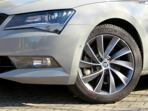 Škoda Superb Combi 2018 (5)