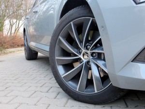 Škoda Superb Combi 2018 (6)