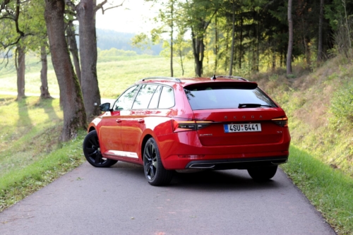 Škoda Superb Combi Sportline (10)